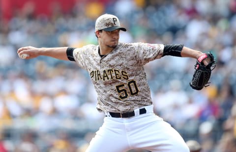 Sep 17, 2015; Pittsburgh, PA, USA; Pittsburgh Pirates starting pitcher Charlie Morton (50) delivers