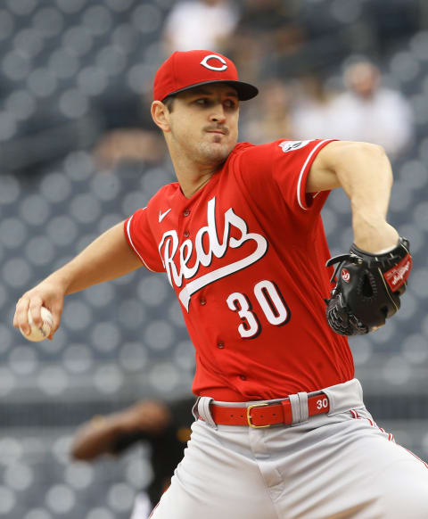 Cincinnati Reds starting pitcher Tyler Mahle (30) throws a pitch.