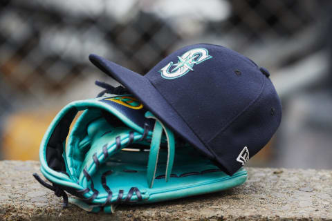Hat and glove of Seattle Mariners center fielder.