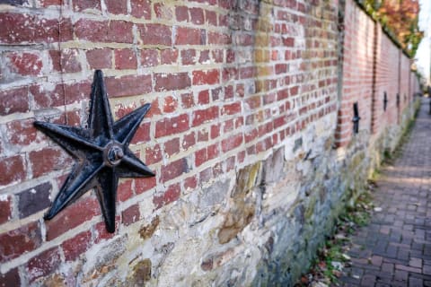 A star bolt is a support anchor for a structure.