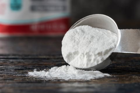 Baking soda paste can help bring splinters to the surface.