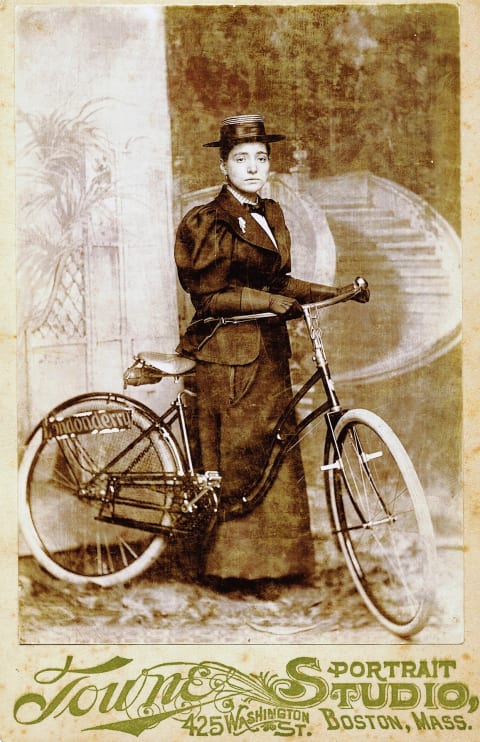 Annie Londonderry pictured on a cabinet card.