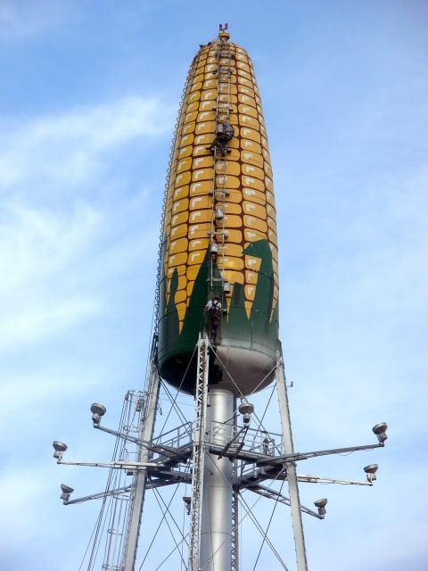 A water tower painted to look like an ear of corn.