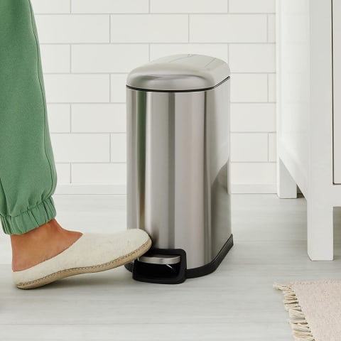 Amazon Basics 2.6 Gallon Smudge-Resistant Trash Can with Foot Pedal