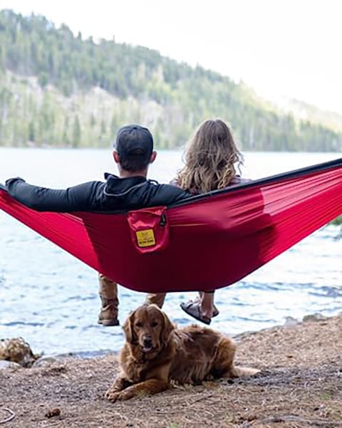 This double hammock can hold up to 500 pounds. 