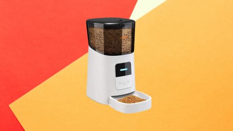 Even if you are at home, with this automatic dispenser from WOPET, your pet's feedings will stay on schedule.