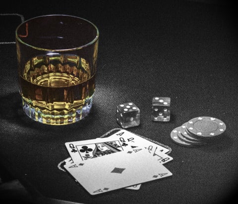 Experts advise buying your own drinks at casinos.