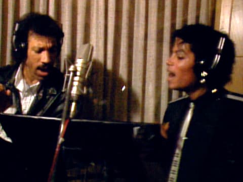 Lionel Richie and Michael Jackson in 'The Greatest Night in Pop' (2024).