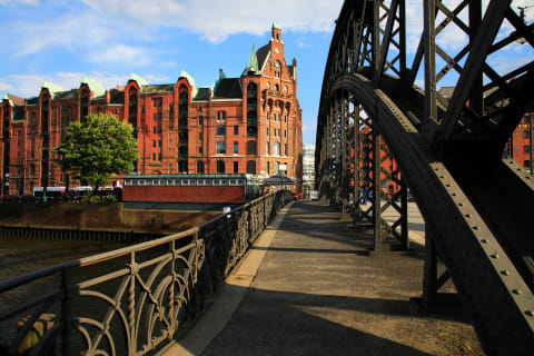 The Brooks-Brucke Bridge over the canal in Hamburg.