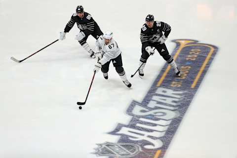 Max Pacioretty #67 of the Vegas Golden Knights skates with the puck against Nathan MacKinnon #29 of the Colorado Avalanche and Patrick Kane #88 of the Chicago Blackhawks. (Photo by Dilip Vishwanat/Getty Images)