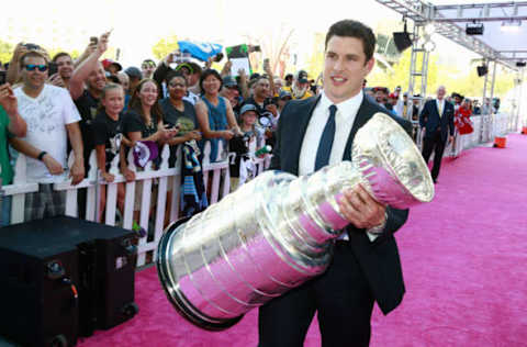 LAS VEGAS, NV – JUNE 21: Sidney Crosby of the Pittsburgh Penguins arrives with the Stanley Cup on the magenta carpet for the 2017 NHL Awards at T-Mobile Arena on June 21, 2017 in Las Vegas, Nevada. (Photo by Jeff Vinnick/NHLI via Getty Images)