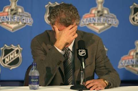 Craig MacTavish as head coach Edmonton Oilers. (Photo by Tim Smith/Getty Images)