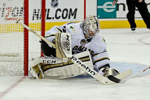 COLUMBUS, OH – JANUARY 28: Kari Lehtonen #32 of the Dallas Stars makes a save during the game against the Columbus Blue Jackets on January 28, 2013 at Nationwide Arena in Columbus, Ohio. (Photo by Kirk Irwin/Getty Images)