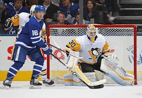 TORONTO, ON – OCTOBER 18: Goalie Matt Murray #30 of the Pittsburgh Penguins watches for the puck with Mitchell Marner #16 of the Toronto Maple Leafs .(Photo by Claus Andersen/Getty Images)