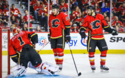 Calgary Flames goalie Brian Elliott (1) and other Flames show off the Calgary home (Sergei Belski-USA TODAY Sports)