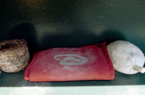 SAN FRANCISCO, CA – APRIL 19: The bat wieght, rosin bag and pinetar rag belonging to the Arizona Diamondbacks sits in the dugout prior to the start of the game against San Francisco Giants at AT