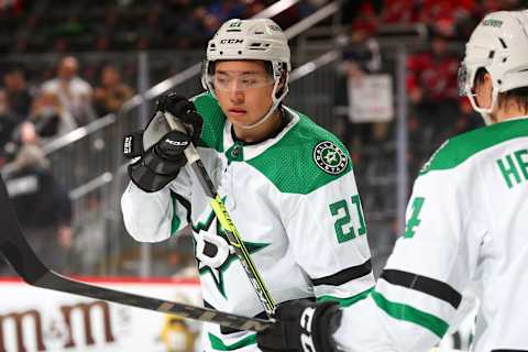 NEWARK, NJ – JANUARY 25: Jason Robertson #21 of the Dallas Stars during the game against the New Jersey Devils on January 25, 2022 at the Prudential Center in Newark, New Jersey. (Photo by Rich Graessle/Getty Images)