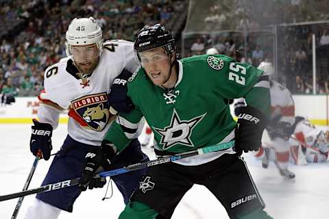 DALLAS, TX – OCTOBER 04: (L-R) Jakub Kindl