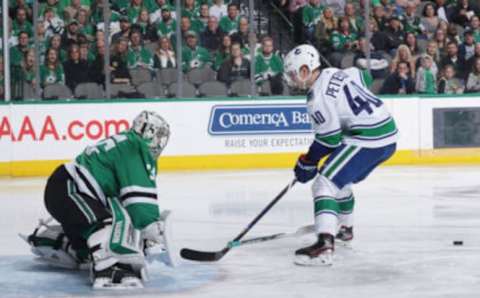 DALLAS, TX – MARCH 17: Anton Khudobin #35 of the Dallas Stars poke checks away a penalty shot from Elias Pettersson #40 of the Vancouver Canucks at the American Airlines Center on March 17, 2019 in Dallas, Texas. (Photo by Glenn James/NHLI via Getty Images)