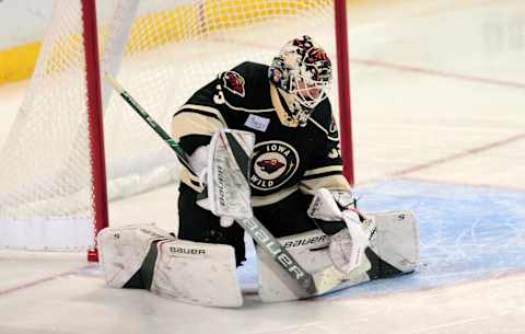 CEDAR PARK, TX – OCTOBER 19: Iowa Wild goalie Andrew Hammond blocks a shot during 5 – 4 loss to the Texas Stars on October 19, 2018, at the HEB Center in Cedar Park, TX. (Photo by John Rivera/Icon Sportswire via Getty Images)