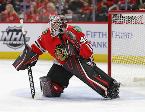 CHICAGO, ILLINOIS – DECEMBER 27: Robin Lehner #40 of the Chicago Blackhawks follows the action against the New York Islanders at the United Center on December 27, 2019 in Chicago, Illinois. (Photo by Jonathan Daniel/Getty Images)