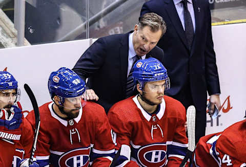 TORONTO, ONTARIO – AUGUST 21: Interim head coach Kirk Muller of the Montreal Canadiens speaks with Jake Evans #71. (Photo by Elsa/Getty Images)