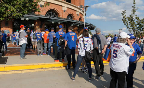 NEW YORK, NY – SEPTEMBER 29: Fans of David Wright of the New York Mets line up for a game between the Mets and the Miami Marlins at Citi Field on September 29, 2018 in the Flushing neighborhood of the Queens borough of New York City. (Photo by Jim McIsaac/Getty Images)