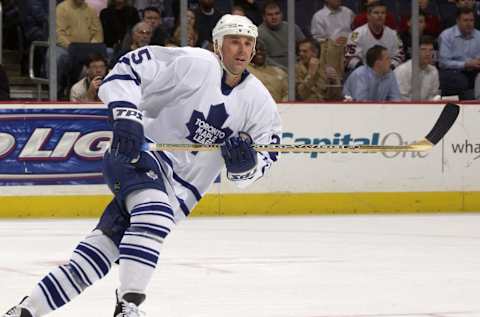 WASHINGTON – JANUARY 21: Joe Nieuwendyk #25 of the Toronto Maple Leafs . (Photo by Mitchell Layton/Getty Images)