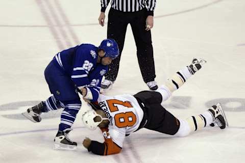 Tie Domi #28 of the Toronto Maple Leafs punishes Donald Brashear #87 of the Philadelphia Flyers in a fight during round one of the 2003 Stanley Cup playoffs on April 11, 2003 (Photo by Ezra Shaw/Getty Images/NHLI)