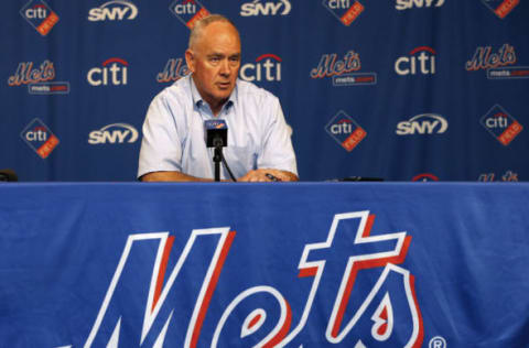 NEW YORK, NY – AUGUST 26: General Manager Sandy Alderson of the New York Mets announces that pitcher Matt Harvey has been diagnosed with a partially torn ulnar collateral ligament (UCL) on August 26, 2013 at Citi Field in the Flushing neighborhood of the Queens borough of New York City. (Photo by Rich Schultz/Getty Images)