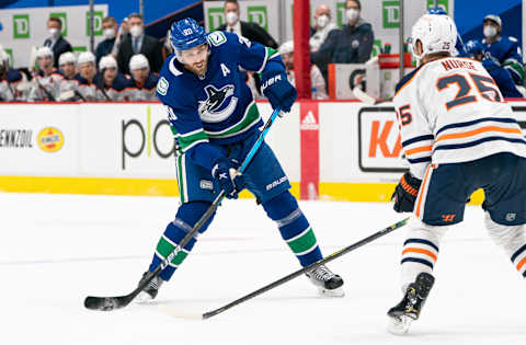 VANCOUVER, BC – MARCH 13: Brandon Sutter #20 of the Vancouver Canucks tries to shoot the puck. (Photo by Rich Lam/Getty Images)