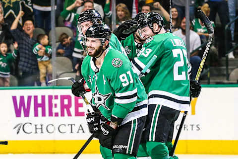 DALLAS, TX – NOVEMBER 18: Dallas Stars center Tyler Seguin (91) smiles after a goal during the game between the Dallas Stars and the Edmonton Oilers on November 18, 2017 at the American Airlines Center in Dallas, Texas. Dallas defeats Edmonton 6-3.(Photo by Matthew Pearce/Icon Sportswire via Getty Images)