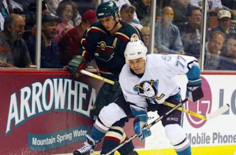 The Ducks Adam Oates battles on the boards with Minnesota’s Andrei Zyuzin during the third period of game three of the Western Conference finals Wednesday, May 14, 2003. (Photo by Robert Lachman/Los Angeles Times via Getty Images)