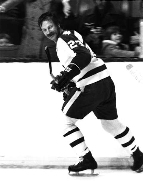 Eddie Shack of the Toronto Maple Leafs 1975 (Photo by Melchior DiGiacomo/Getty Images)