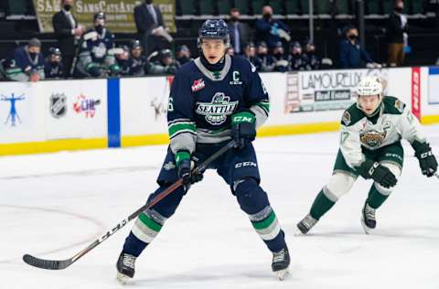 EVERETT, WASHINGTON - APRIL 02: Seattle Thunderbirds defenseman Tyrel Bauer #6 skates into the corner during the first period of a game between the Seattle Thunderbirds and the Everett Silvertips at Angel of the Winds Arena on April 02, 2021 in Everett, Washington. (Photo by Christopher Mast/Getty Images)