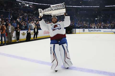 TAMPA, FLORIDA – JUNE 26: Darcy Kuemper #35 of the Colorado Avalanche lifts the Stanley Cup after defeating the Tampa Bay Lightning 2-1 in Game Six of the 2022 NHL Stanley Cup Final at Amalie Arena on June 26, 2022 in Tampa, Florida. (Photo by Bruce Bennett/Getty Images)