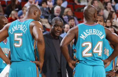 SEATTLE – DECEMBER 20: Head coach Paul Silas speaks with Elden Campbell #5 and Jamal Mashburn #24 of the New Orleans Hornets during the game against the Seattle Sonics during the game at Key Arena on December 20, 2002 in Seattle, Washington. The Hornets won in overtime 88-86. NOTE TO USER: User expressly acknowledges and agrees that, by downloading and or using this photograph, User is consenting to the terms and conditions of the Getty Images License Agreement. (Photo by Otto Greule Jr/Getty Images)