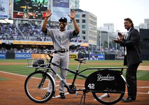 SAN DIEGO, CA – AUGUST 2: Former San Diego Padres pitcher Trevor Hoffman (R) claps as Mariano Rivera