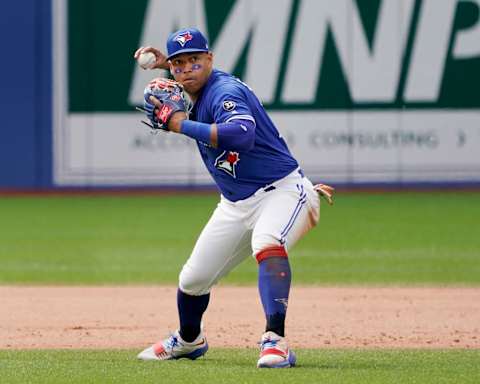 TORONTO, ON – JUNE 09: Toronto Blue Jays Infield Yangervis Solarte (26) prepares to throw out the runner at first during the MLB game between the Baltimore Orioles and the Toronto Blue Jays at Rogers Centre in Toronto, ON., Canada June 9, 2018. (Photo by Jeff Chevrier/Icon Sportswire via Getty Images)