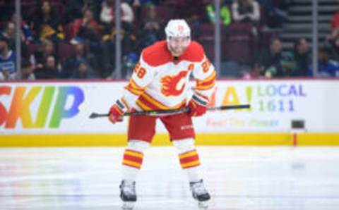 VANCOUVER, CANADA – MARCH 31: Elias Lindholm #28 of the Calgary Flames waits for a face-off during the second period of their NHL game against the Vancouver Canucks at Rogers Arena on March 31, 2023 in Vancouver, British Columbia, Canada. (Photo by Derek Cain/Getty Images)