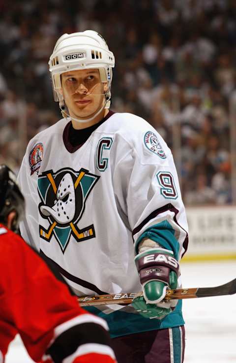 Paul Kariya #9 of the Mighty Ducks of Anaheim (Photo by Dave Sandford/Getty Images/NHLI)