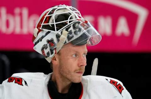 LAS VEGAS, NEVADA – NOVEMBER 16: Antti Raanta #32 of the Carolina Hurricanes takes a break during a stop in play in the second period of a game against the Vegas Golden Knights at T-Mobile Arena on November 16, 2021, in Las Vegas, Nevada. The Hurricanes defeated the Golden Knights 4-2. (Photo by Ethan Miller/Getty Images)