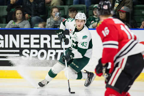 EVERETT, WA – APRIL 13: Forward Connor Dewar (43) of the Everett Silvertips puts on the brakes during the first period in Game 5 of the second round of the Western Hockey League playoffs between the Everett Silvertips and Portland Winterhawks on Friday, April 13, 2018 at Angel of the Winds Arena in Everett, WA. The Everett Silvertips won the game by a final score of 4-0. (Photo by Christopher Mast/Icon Sportswire via Getty Images)