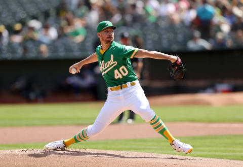 OAKLAND, CALIFORNIA – SEPTEMBER 23: Chris Bassitt #40 pitches against the Seattle Mariners in the first inning at RingCentral Coliseum on September 23, 2021 in Oakland, California. (Photo by Ezra Shaw/Getty Images)