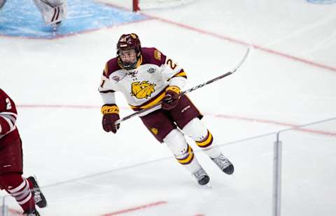 Noah Cates #21 of the Minnesota Duluth Bulldogs. (Photo by Richard T Gagnon/Getty Images)