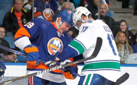 UNIONDALE, NY – JANUARY 11: Ryan Kesler #17 of the Vancouver Canucks  (Photo by Paul Bereswill/Getty Images)