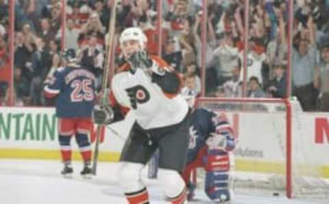 John LeClair, Philadelphia Flyers (Mandatory Credit: Robert Laberge /Allsport)