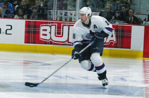 Trevor Linden #16, Vancouver Canucks (Photo by Jeff Vinnick/Getty Images/NHLI)