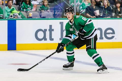 DALLAS, TX – OCTOBER 21: Dallas Stars defenseman Julius Honka (6) looks to pass the puck during the game between the Dallas Stars and the Carolina Hurricanes on October 21, 2017 at the American Airlines Center in Dallas Texas. Dallas defeats Carolina 4-3. (Photo by Matthew Pearce/Icon Sportswire via Getty Images)