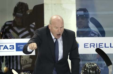 Metallurg Magnitogorsk’s Canadian head coach Mike Keenan argues with referees during a regular Russian open KHL game. (ALEXANDER NEMENOV/AFP via Getty Images)